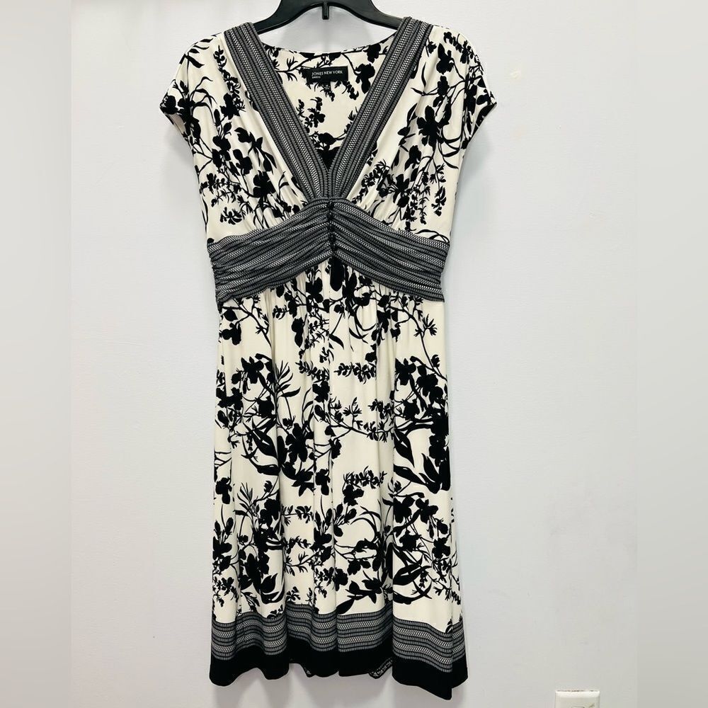 Jones New York Ivory & Black Ruched V-Neck Sleeveless Floral Midi Dress Size 10 - Picture 6 of 6